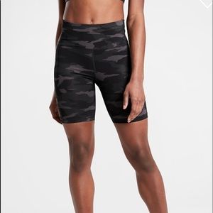 NWT athleta ultimate stash pocket short